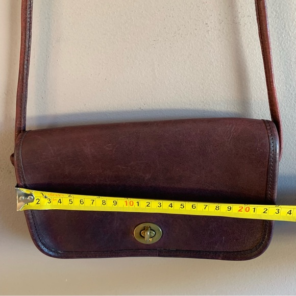 Vintage 70’s Coach Dinky Mini Leather Crossbody in Burgundy - Picture 7 of 10